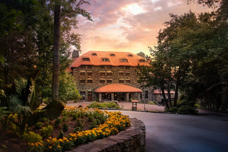 10 Warm-Weather American Resort Towns to Visit