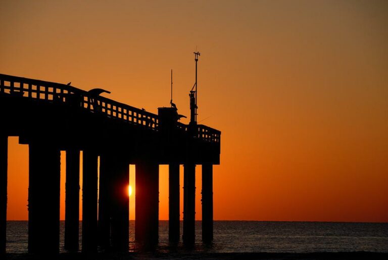 Cocoa Beach vs Daytona Beach: Which One Fits Your Trip?