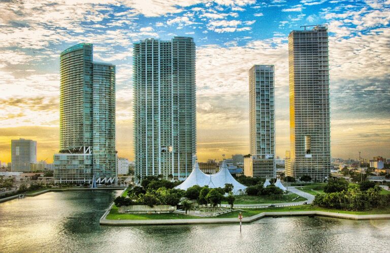 Is South Beach or North Beach Miami Better?
