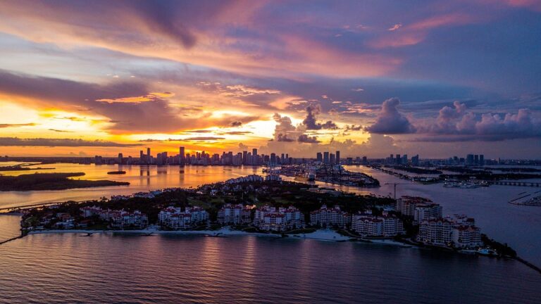 Is the Ocean Water clear on Sanibel Island?