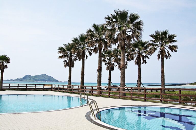 What Does Deeded Beach Access Mean in Florida?