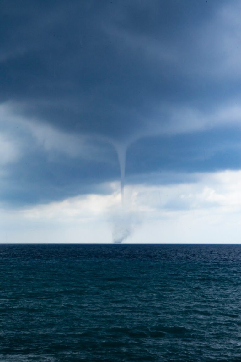 Florida Tornado Season: Duration, Risks & Tips