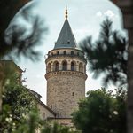 Photographing Crowded Landmarks Without the Crowd
